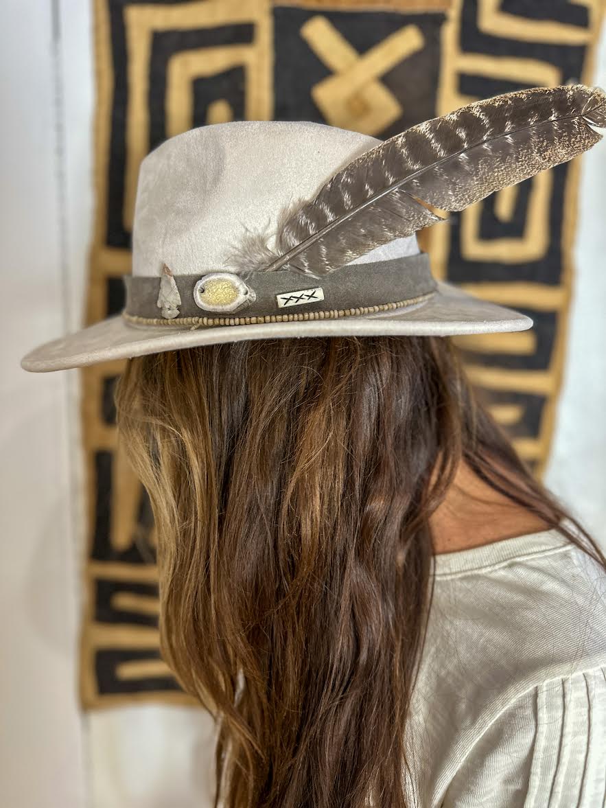 T&T Hat Feather | Add On