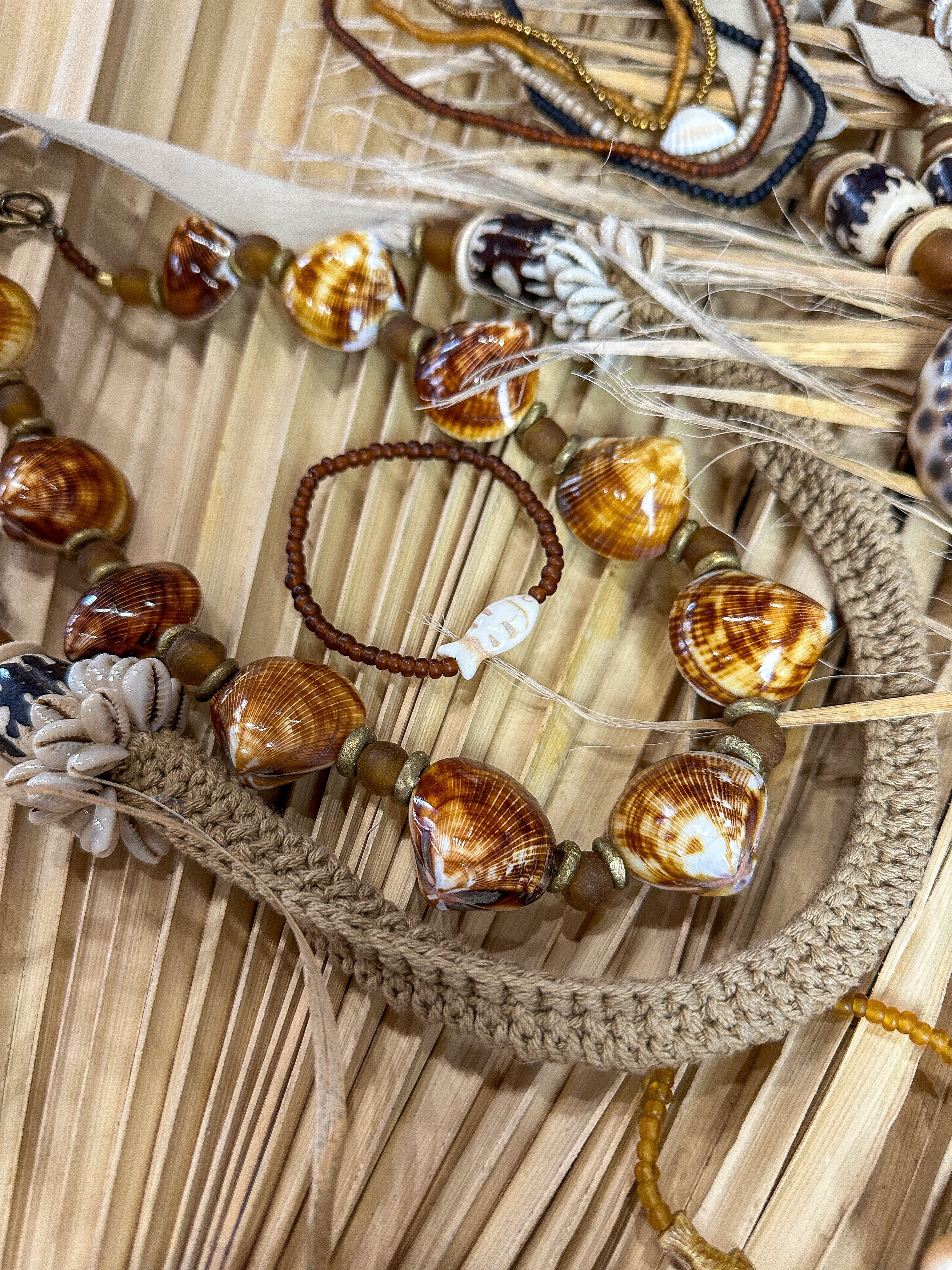 Classic Shell Necklace | Brown