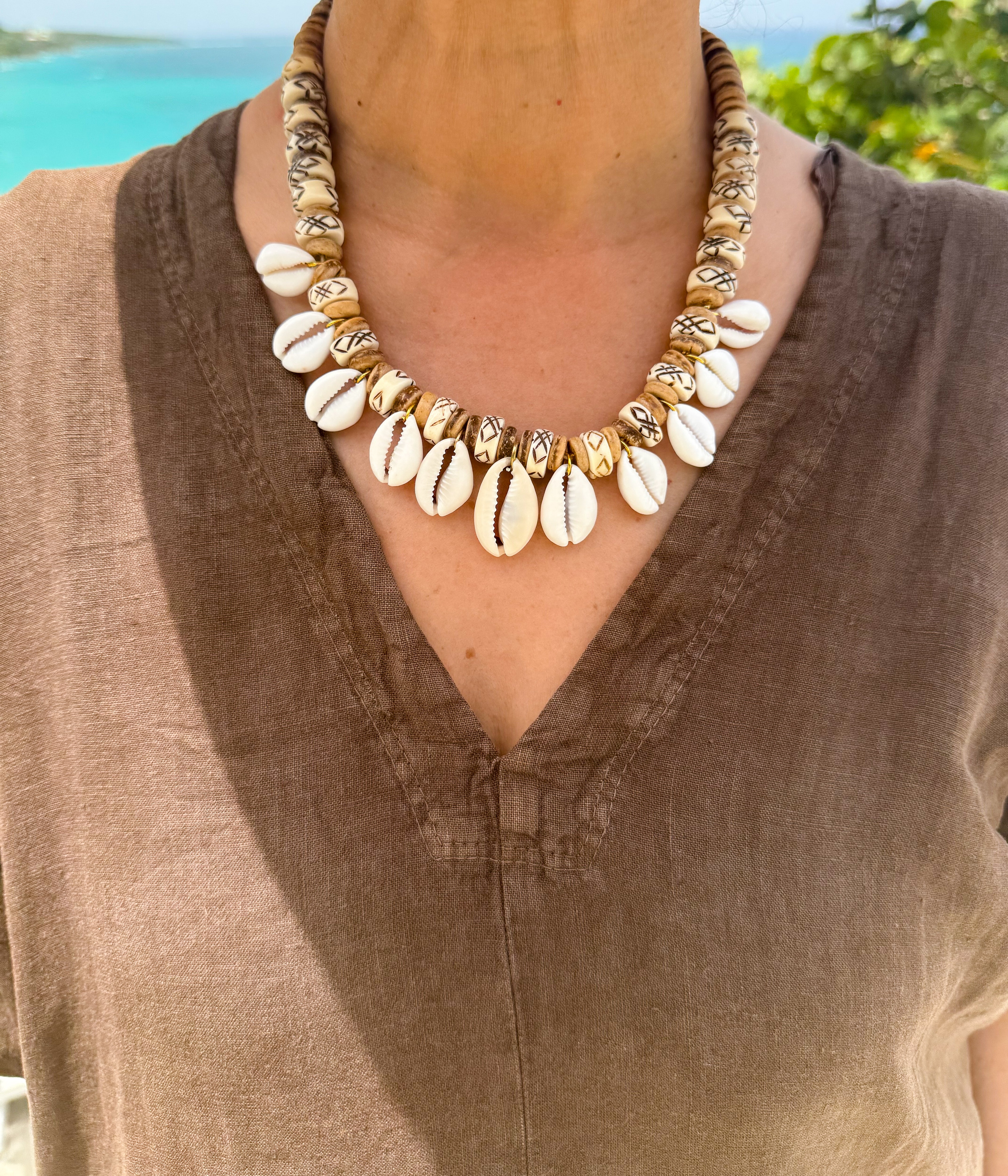 Stacked Cowrie Choker | Neutral