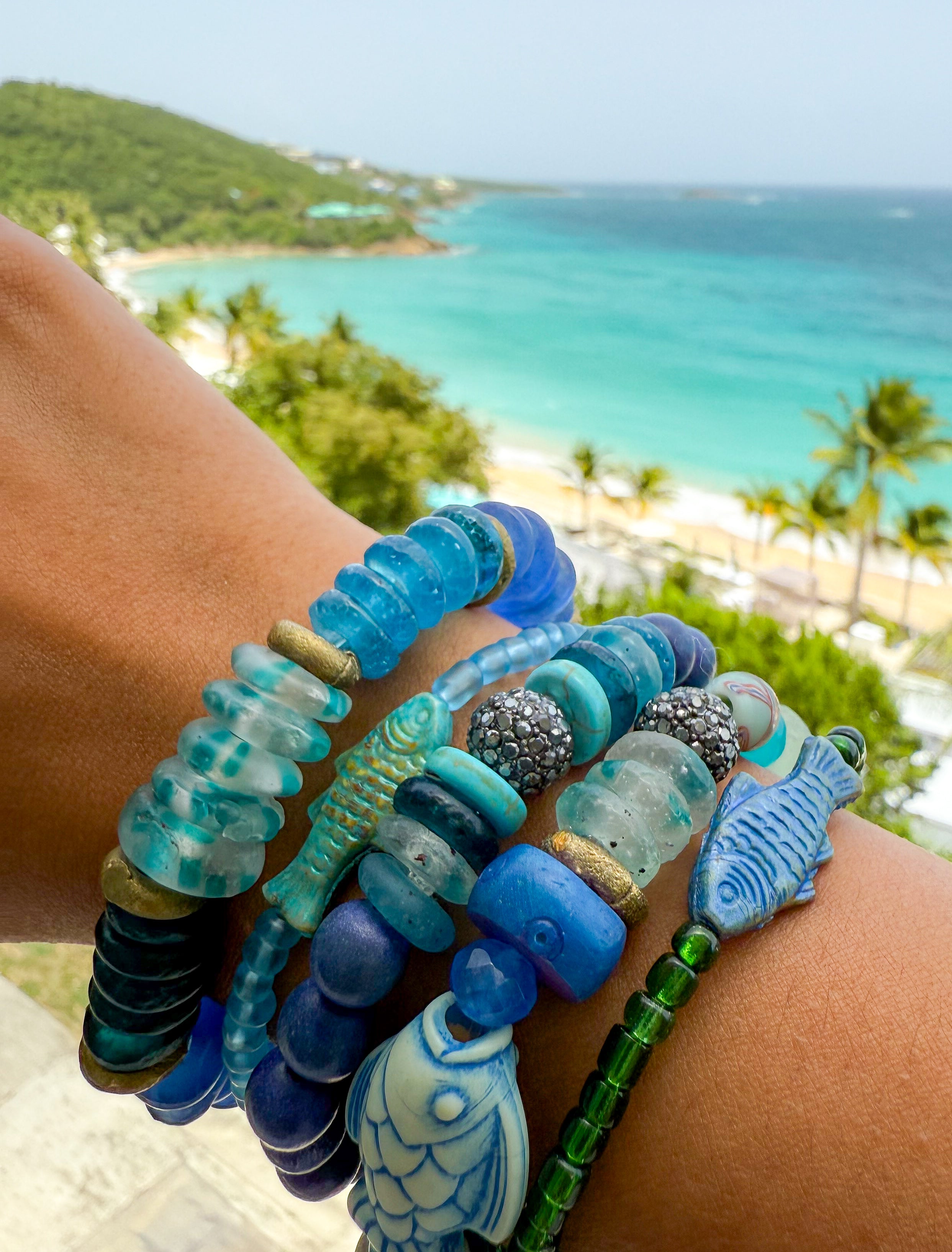 Simple Seed Bracelet | Green Fish