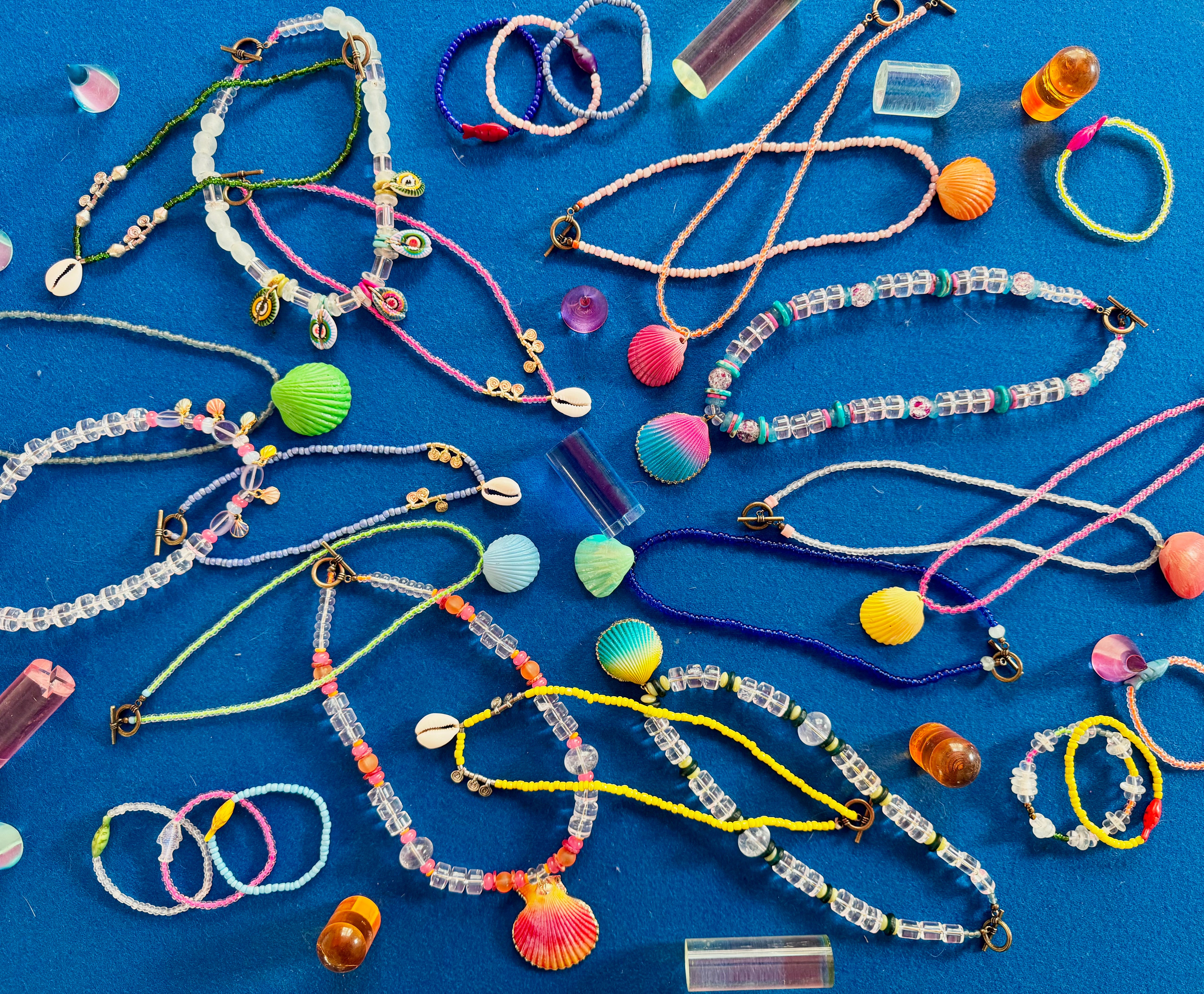 Simple Seed Bracelet | Blue Fish