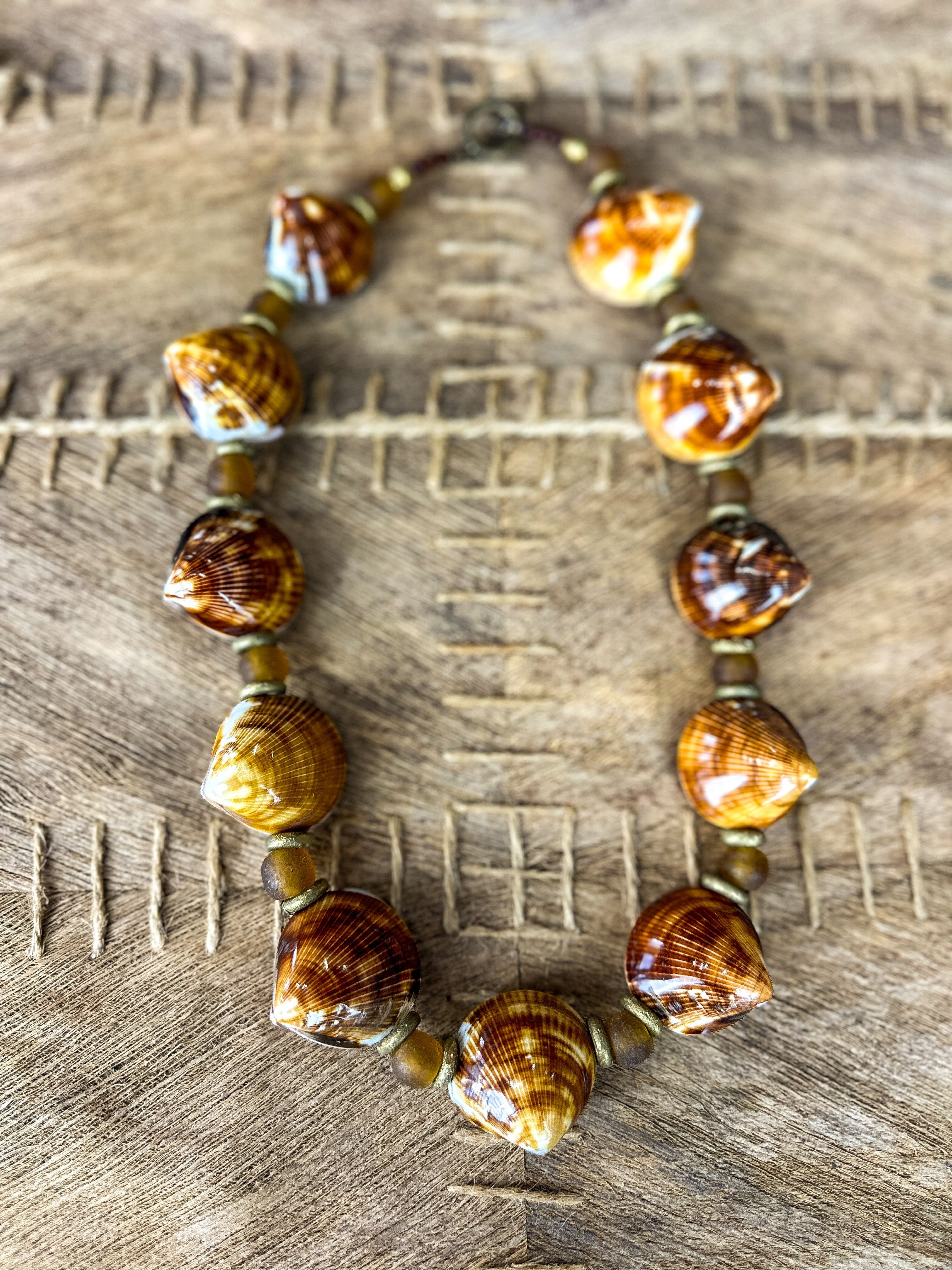 Classic Shell Necklace | Brown