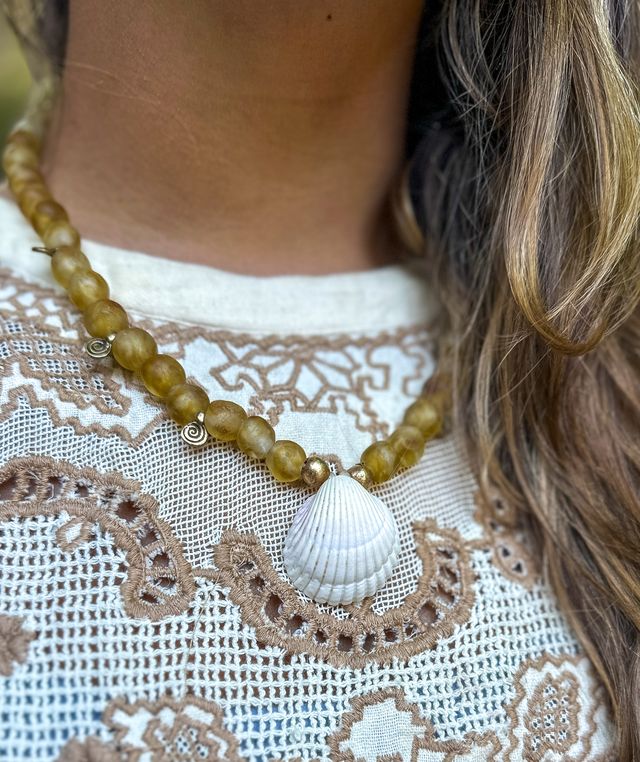 Classic Shell Necklace | Camel