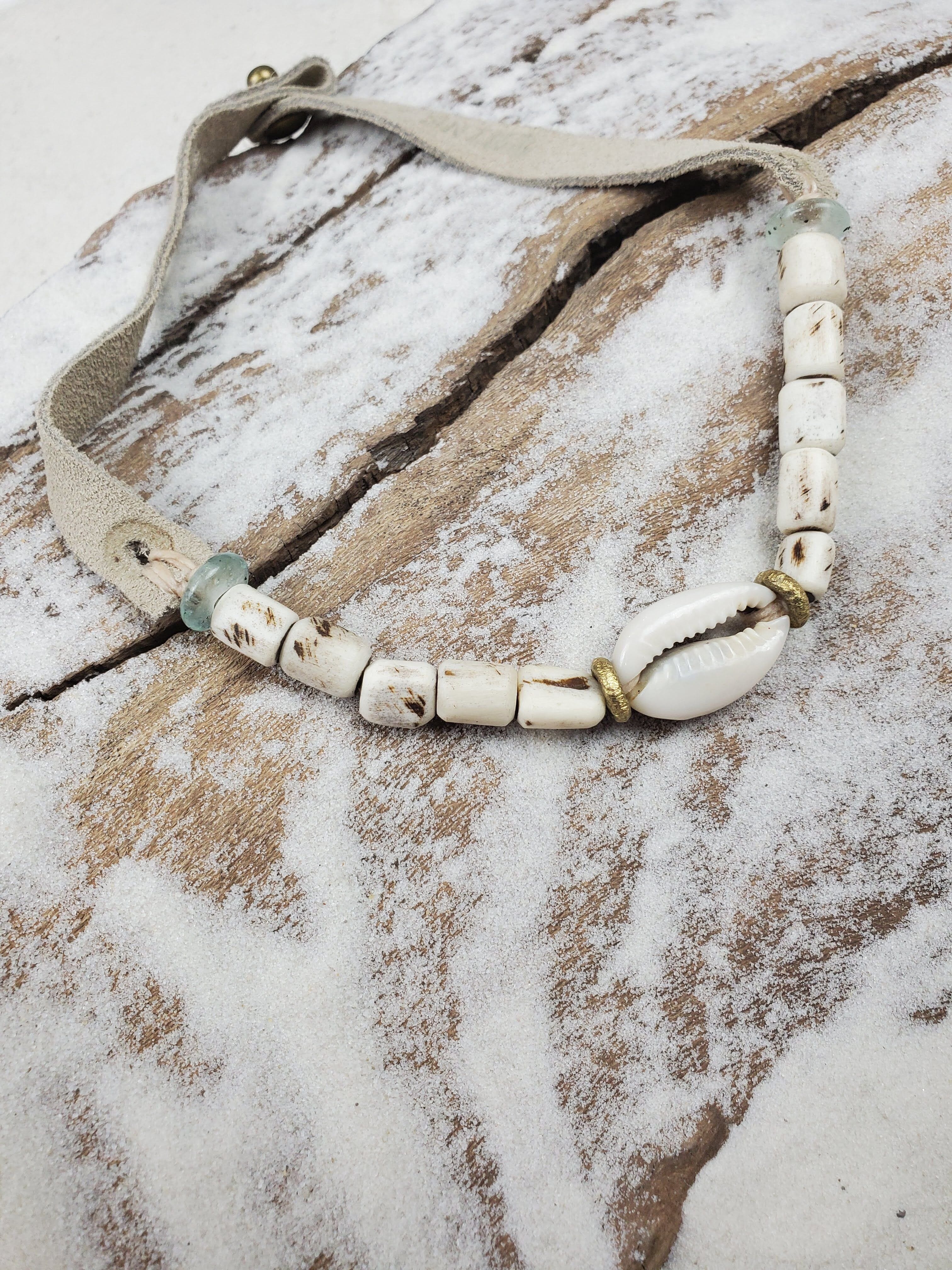 Slim Choker Necklace | Cowrie