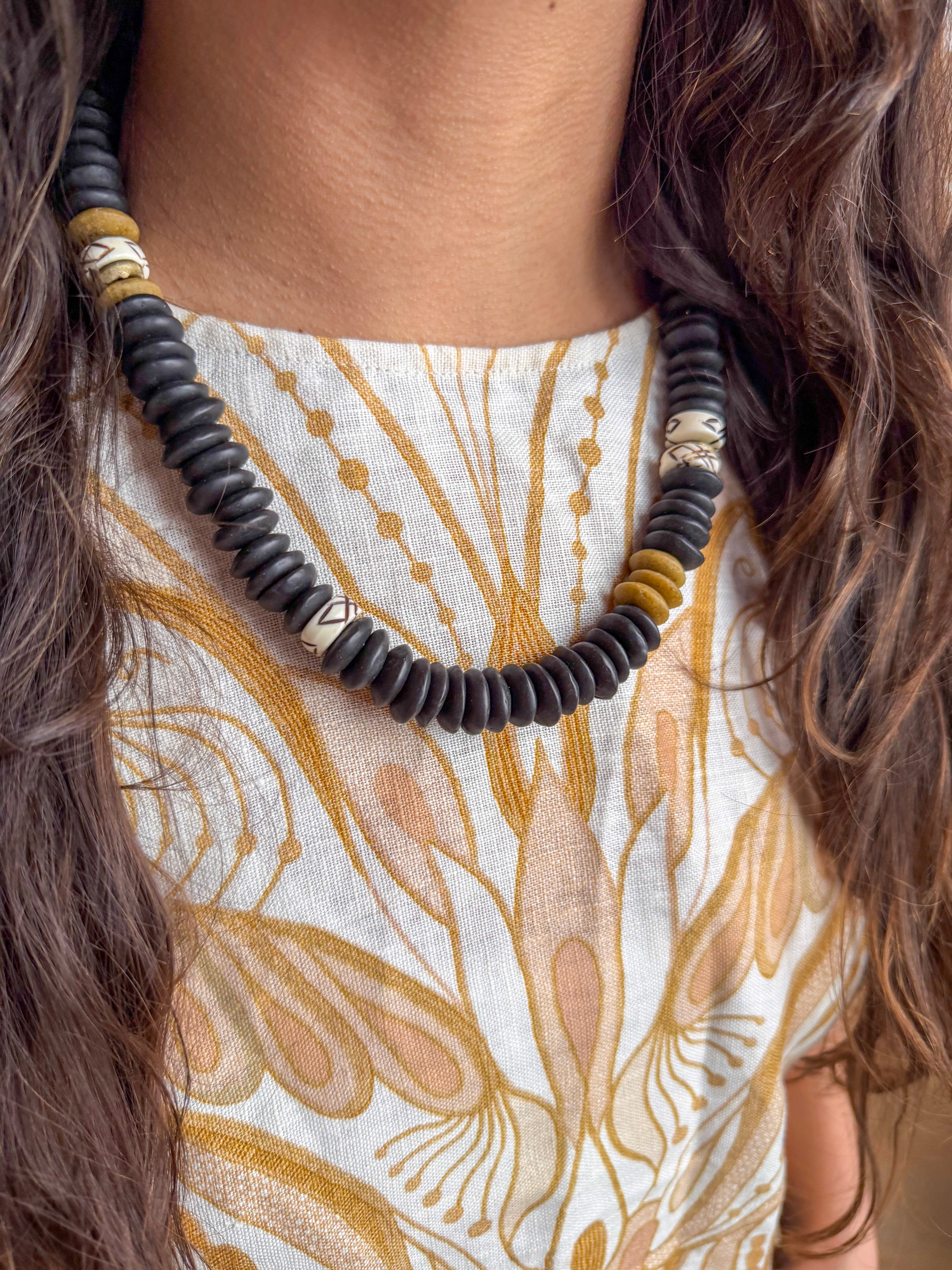 Classic Necklace | Black Saddle