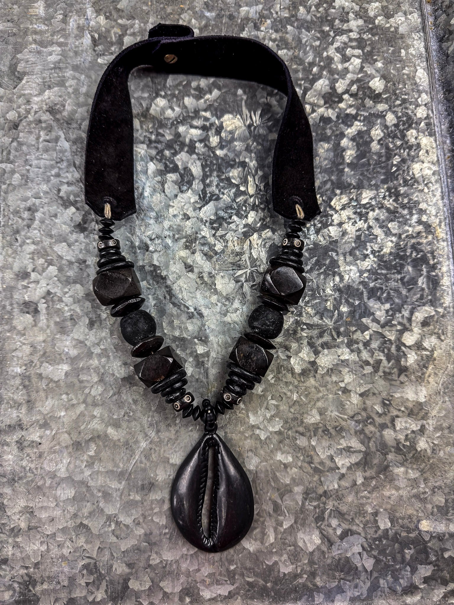 Mid Shell Pendant Necklace | Nightfall