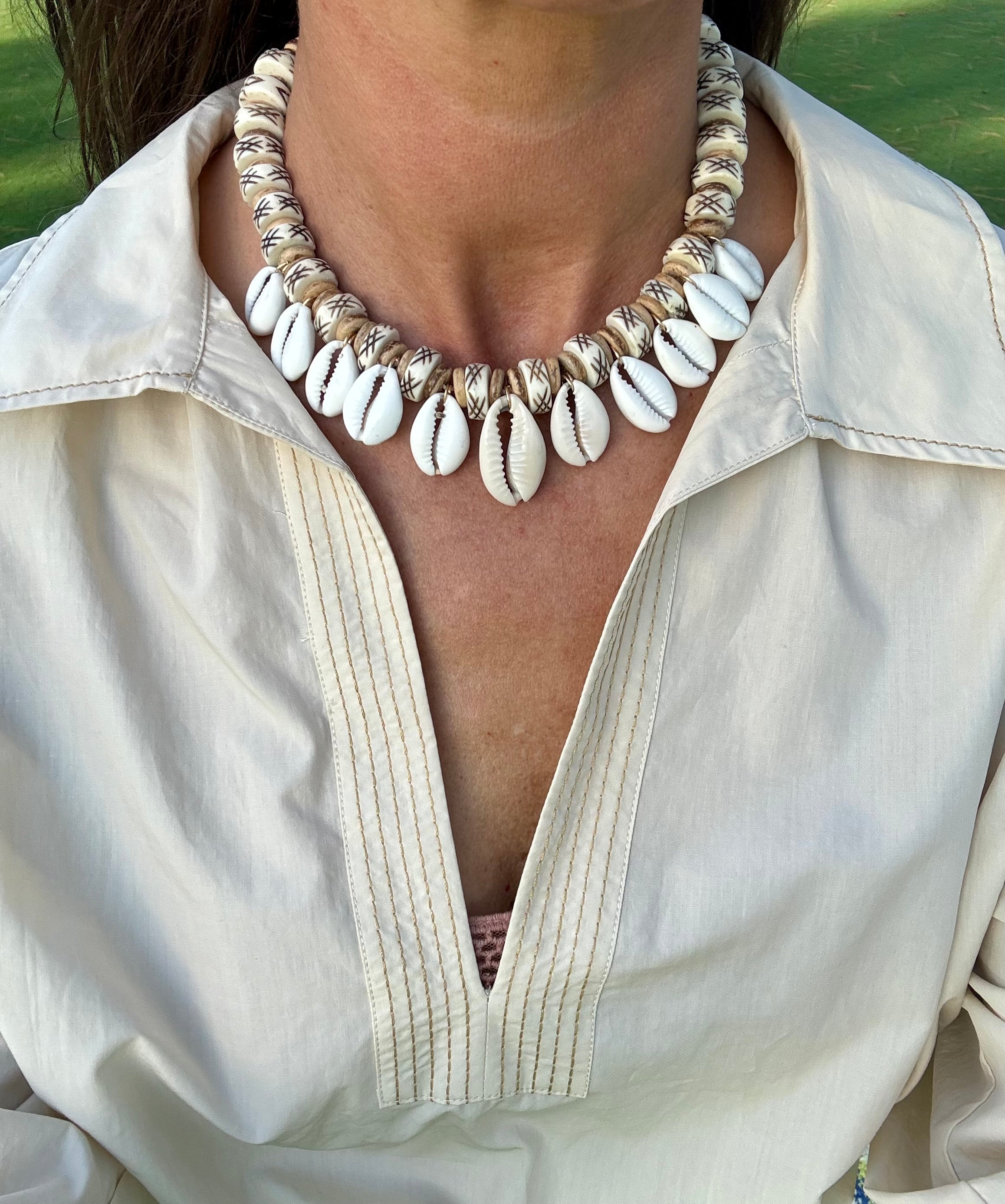 Stacked Cowrie Choker | Neutral
