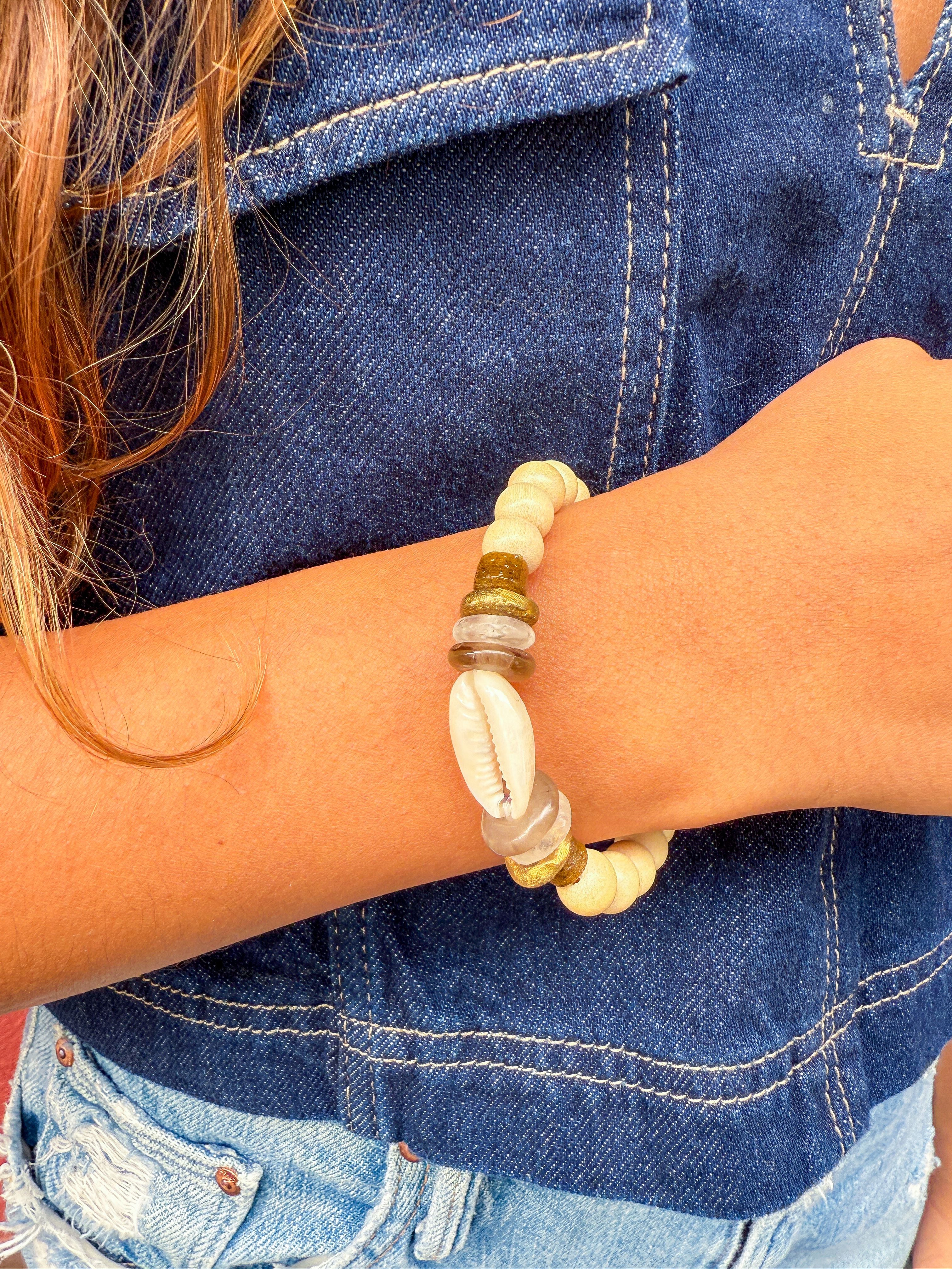 Single Stack Cowrie Bracelet | Neutral