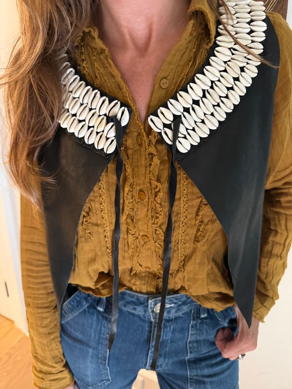 Rocio G Cowrie Vest | Leather Black