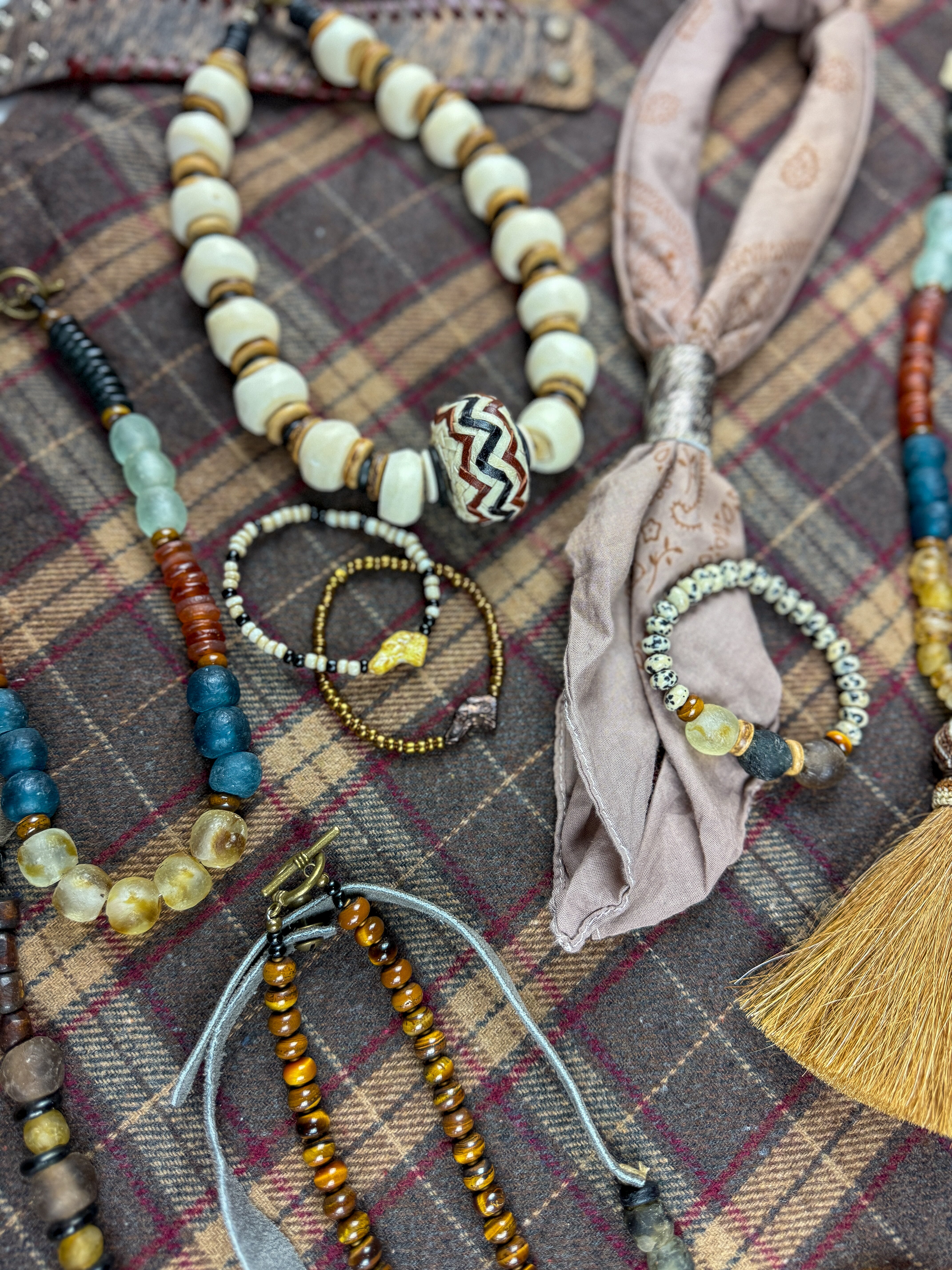 Simple Seed Bracelet | Gold Dog