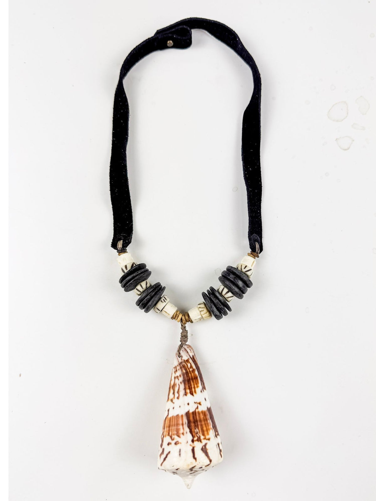 Slim Shell Necklace | Batik | Final Sale