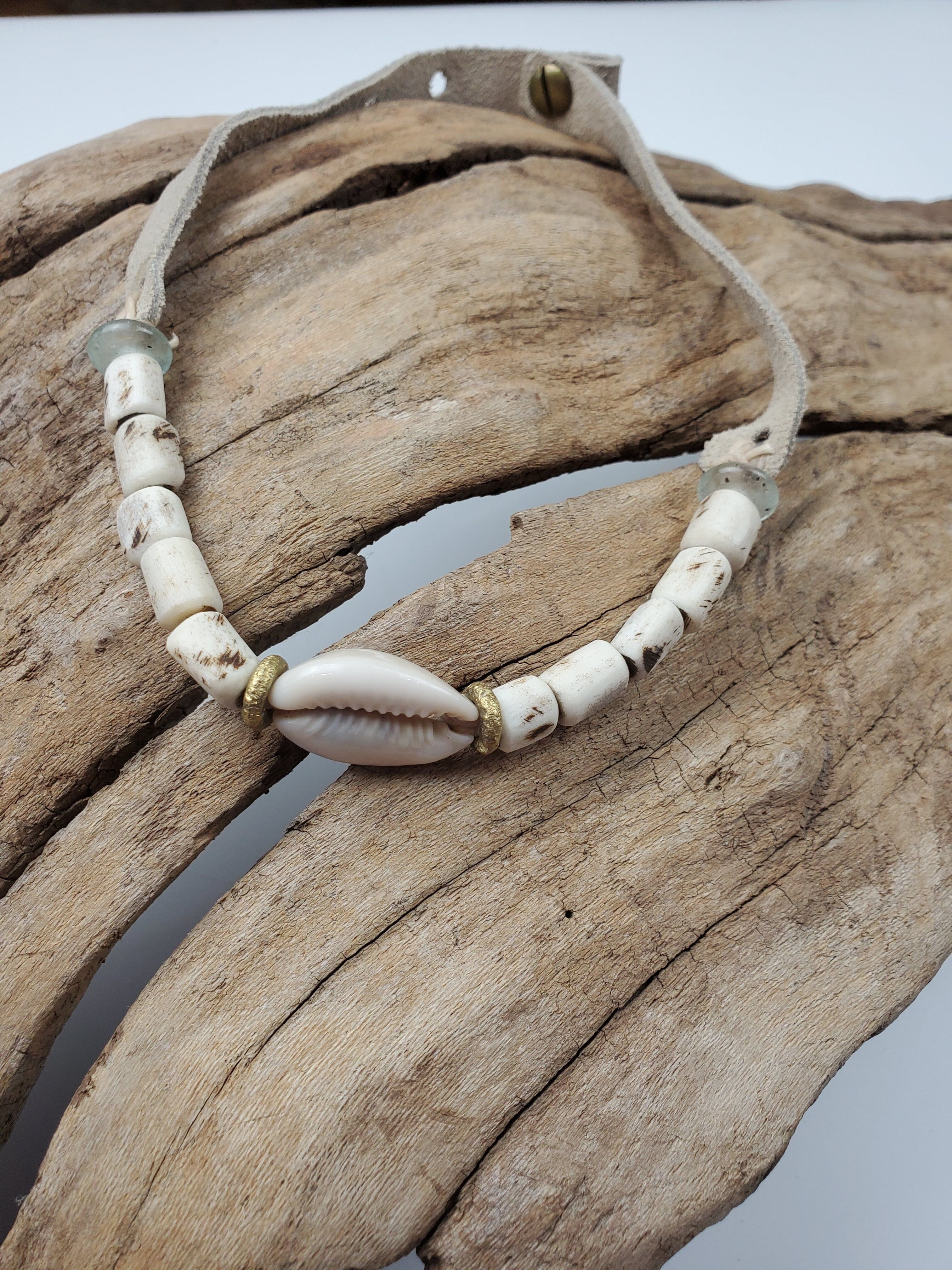 Slim Choker Necklace | Cowrie